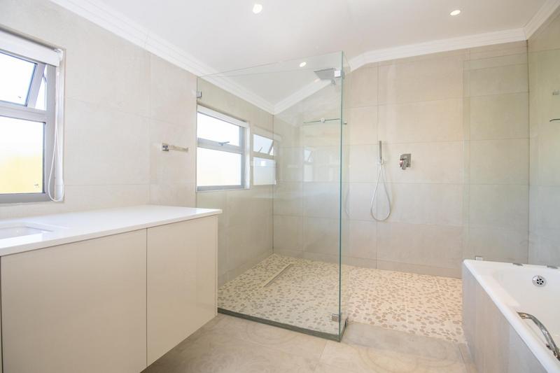 4 Bedroom Property for Sale in Constantia Western Cape